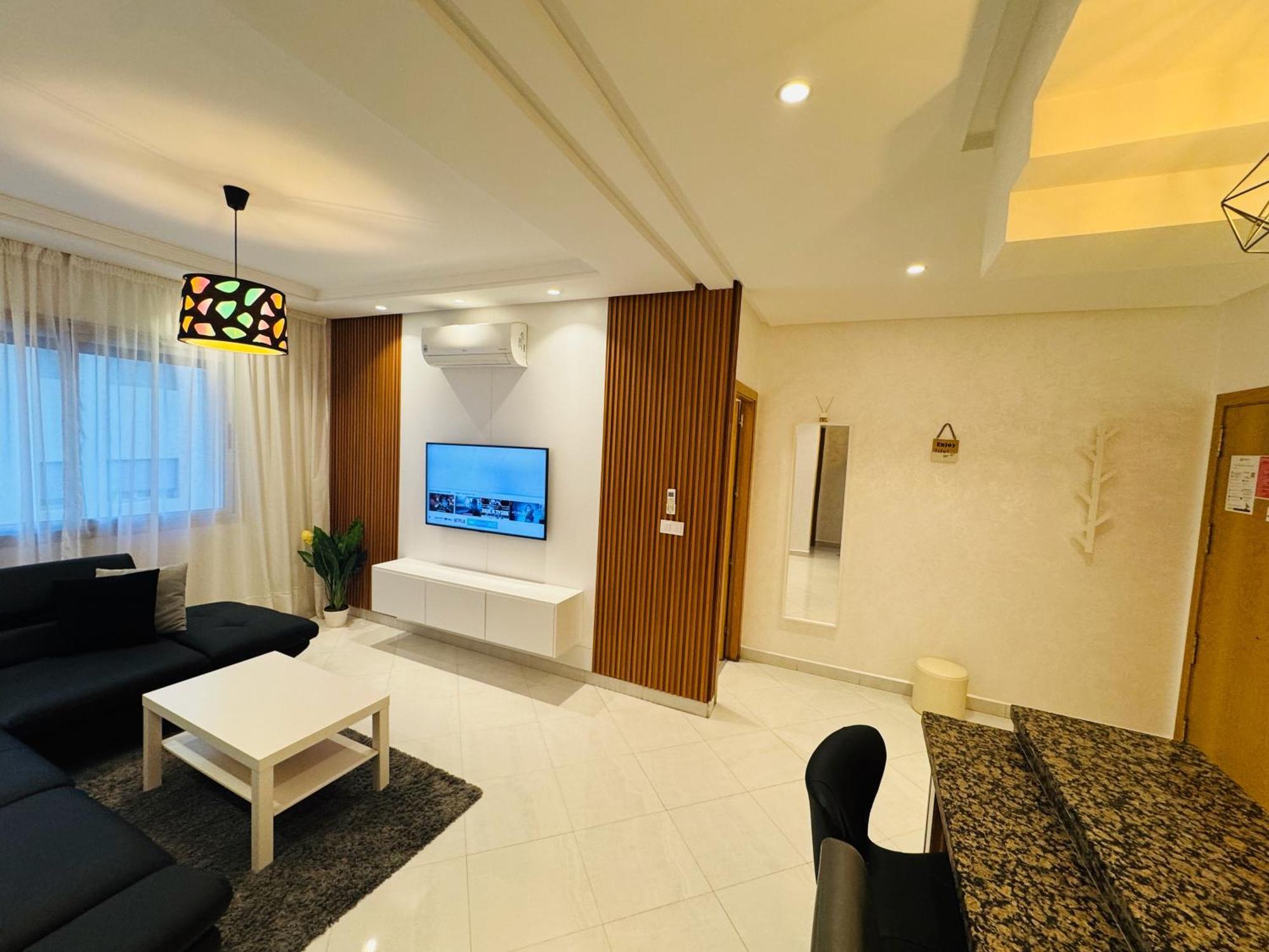 Modern Apartment In The Heart Of Tangier Exterior photo