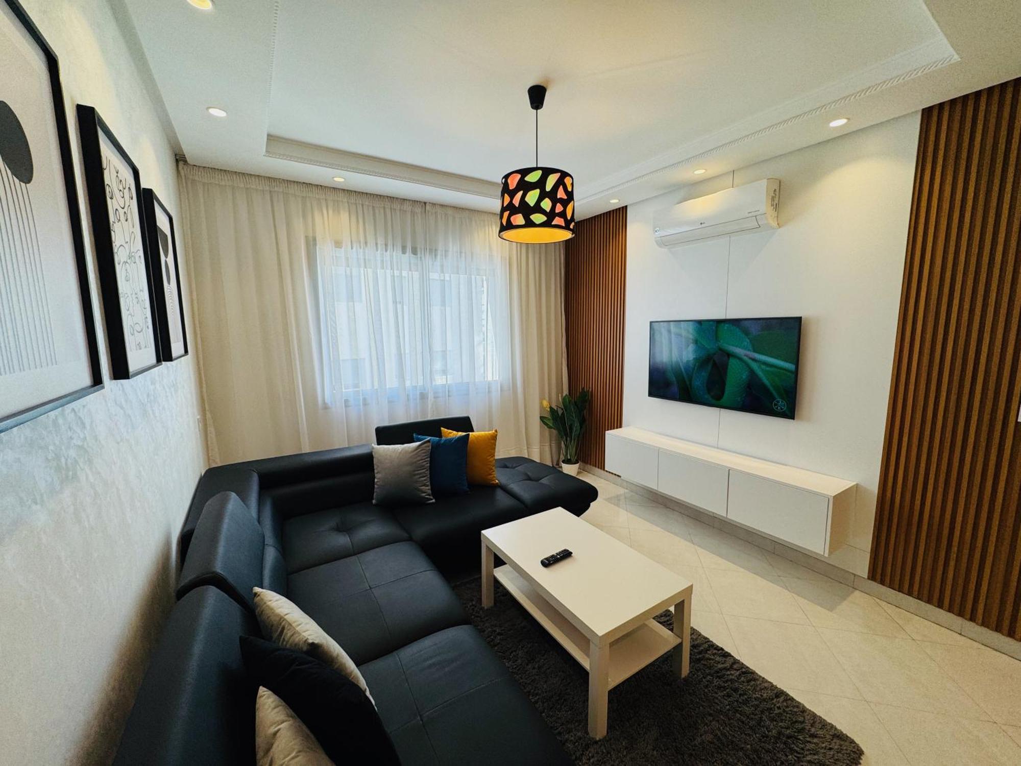 Modern Apartment In The Heart Of Tangier Exterior photo